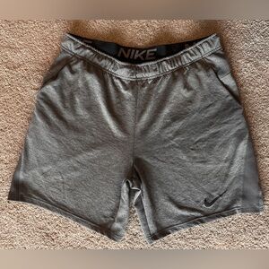 Like New Nike Men's Dri-Fit Standard Fit Dk Gray Training Shorts, Size X-Large